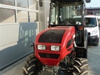 - - - 864 - Traktorer - Traktorer 4 wd - 2