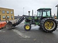 John Deere 2850 med frontlæsser og redskaber - Traktorer - Traktorer 2 wd - 1