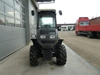 - - - 864 - Traktorer - Traktorer 4 wd - 3