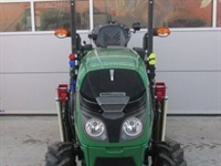 - - - X 3 - Traktorer - Traktorer 4 wd - 6