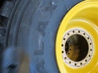 - - - 20.5R25 GALAXY komplet fabriksnyt sæt monteret på Volvo fælge - Hjul/larvefødder - Komplette hjul - 7