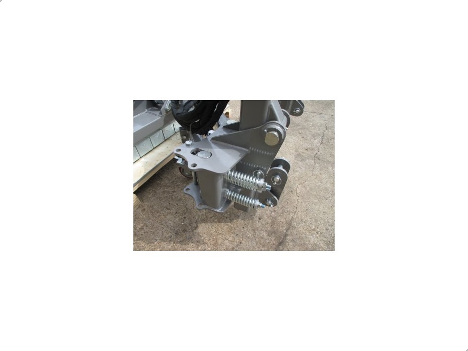 - - - AG-220 Frontmulcher + Heckmulcher mit hydraulischer Seitenverschiebung Schlegelmulcher - Rotorklippere - Slagleklipper - 5