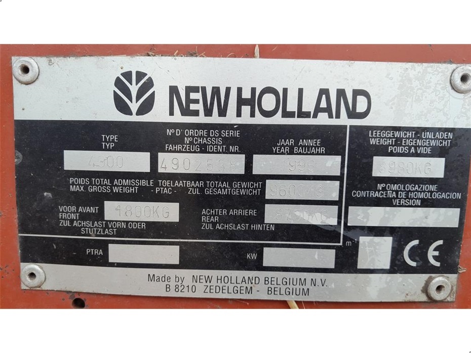 New Holland 4900 med Spragelse ballevogn - Pressere - Bigballe - 11