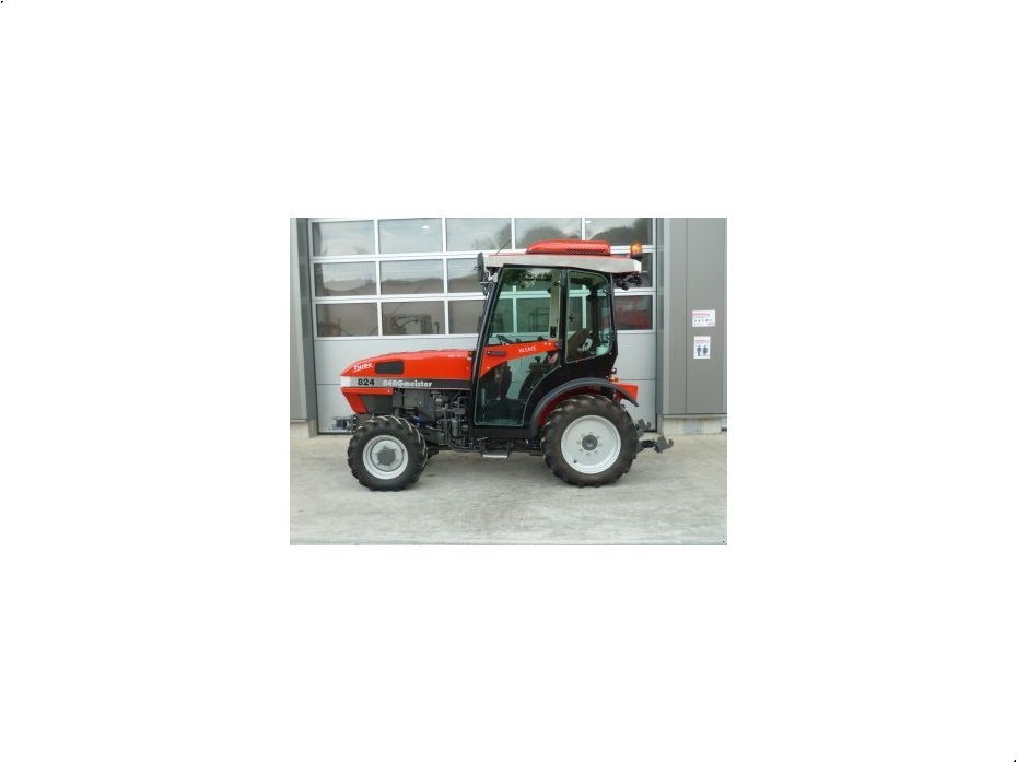 - - - 824 - Traktorer - Traktorer 4 wd - 1