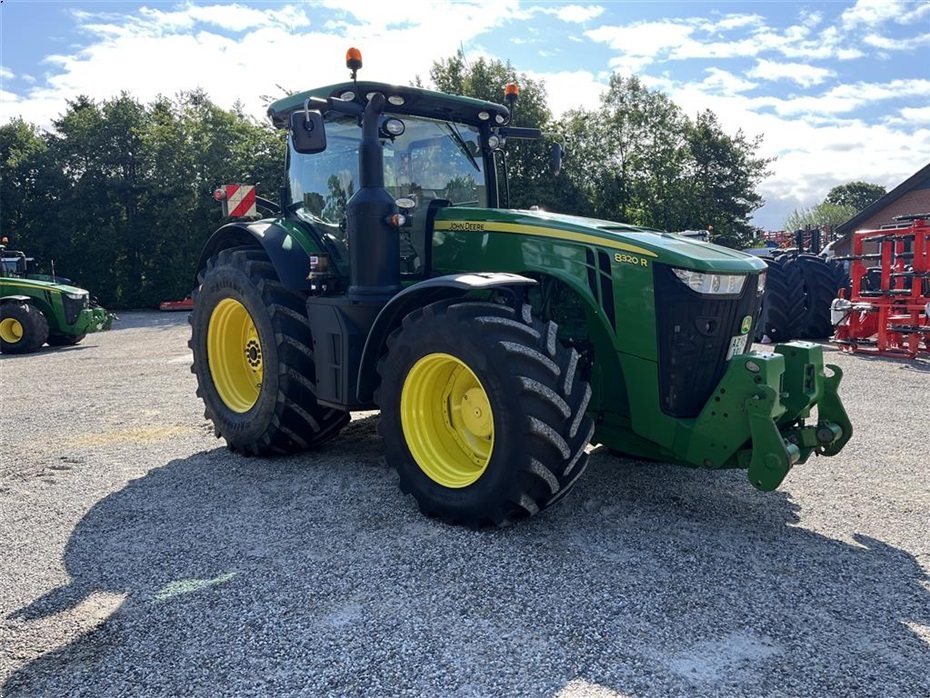 John Deere 8320R Med front lift og front PTO - Traktorer - Traktorer 4 wd - 3