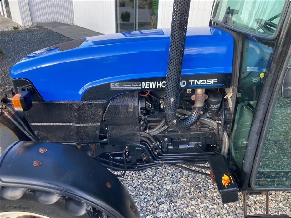 New Holland TN95F - Traktorer - Kompakt traktorer - 11