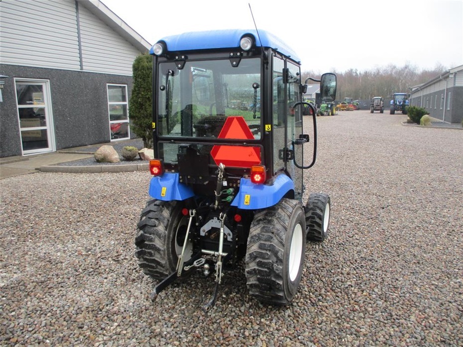 New Holland BOOMER 25 HST med kabine, frontlift med A-ramme og frontPTO på - Traktorer - Kompakt traktorer - 10