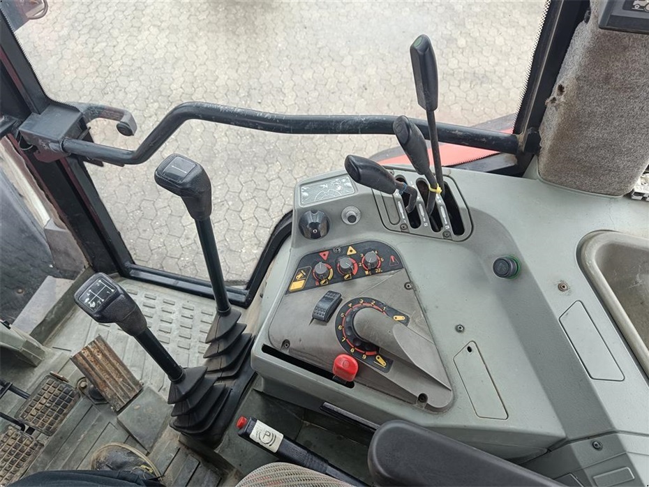 Massey Ferguson 8140 Dynashift - Traktorer - Traktorer 4 wd - 6