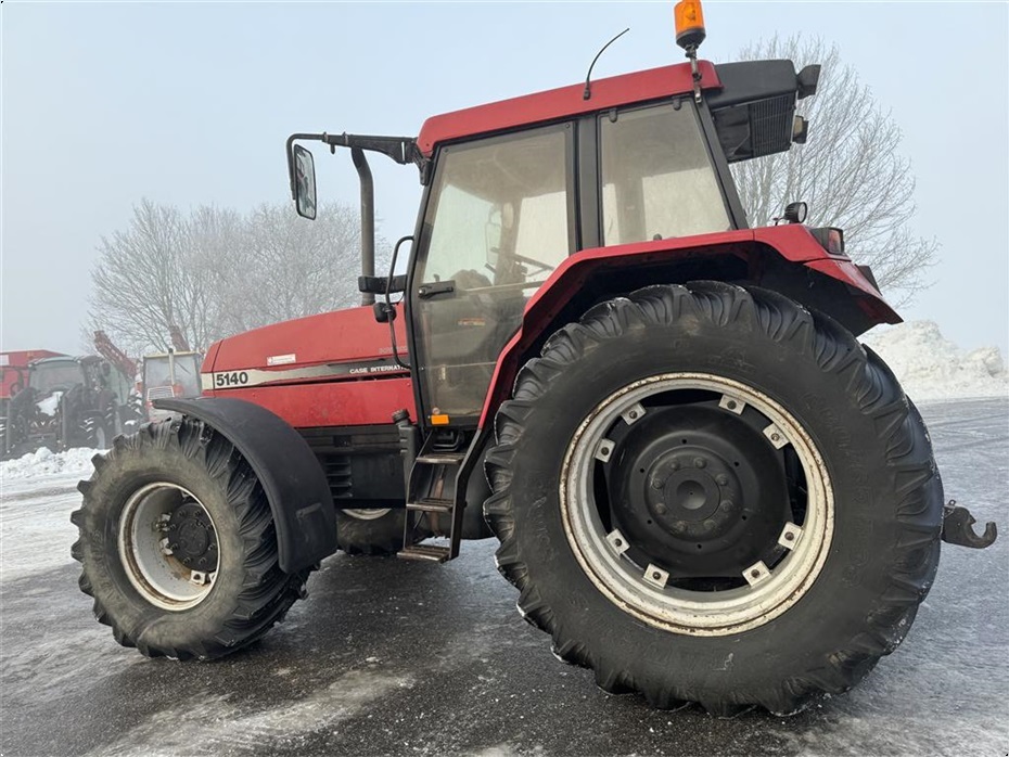Case IH 5140 PLUS - Traktorer - Traktorer 4 wd - 4