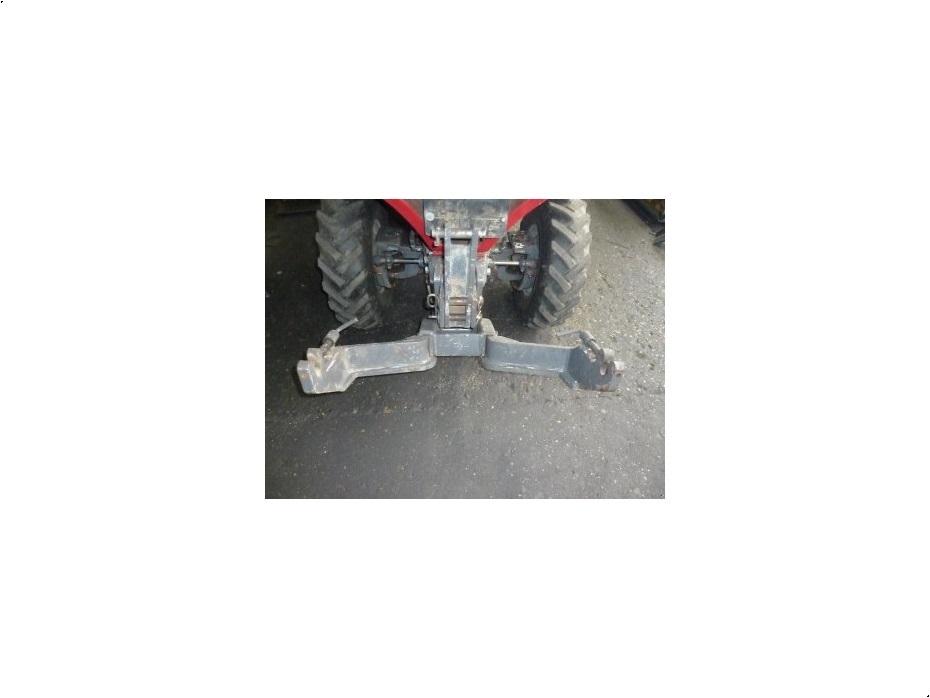 - - - Fronthydraulik - Traktorer - Traktorer 4 wd - 2