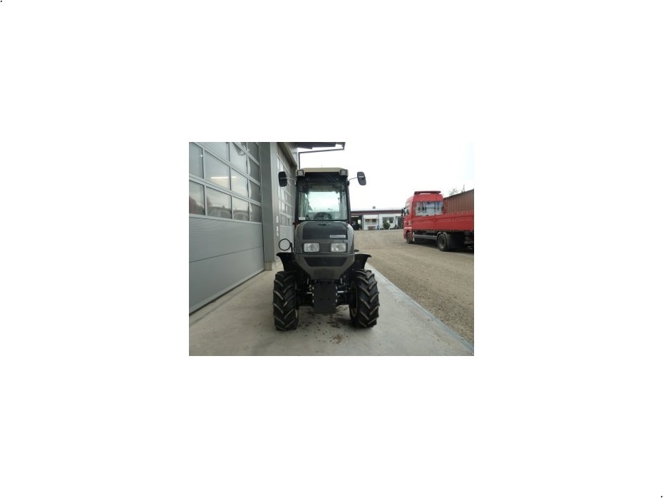 - - - 864 - Traktorer - Traktorer 4 wd - 3