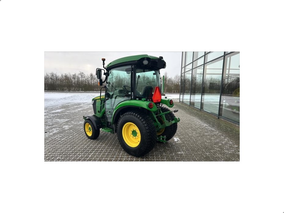 John Deere 3033R - Traktorer - Kompakt traktorer - 2