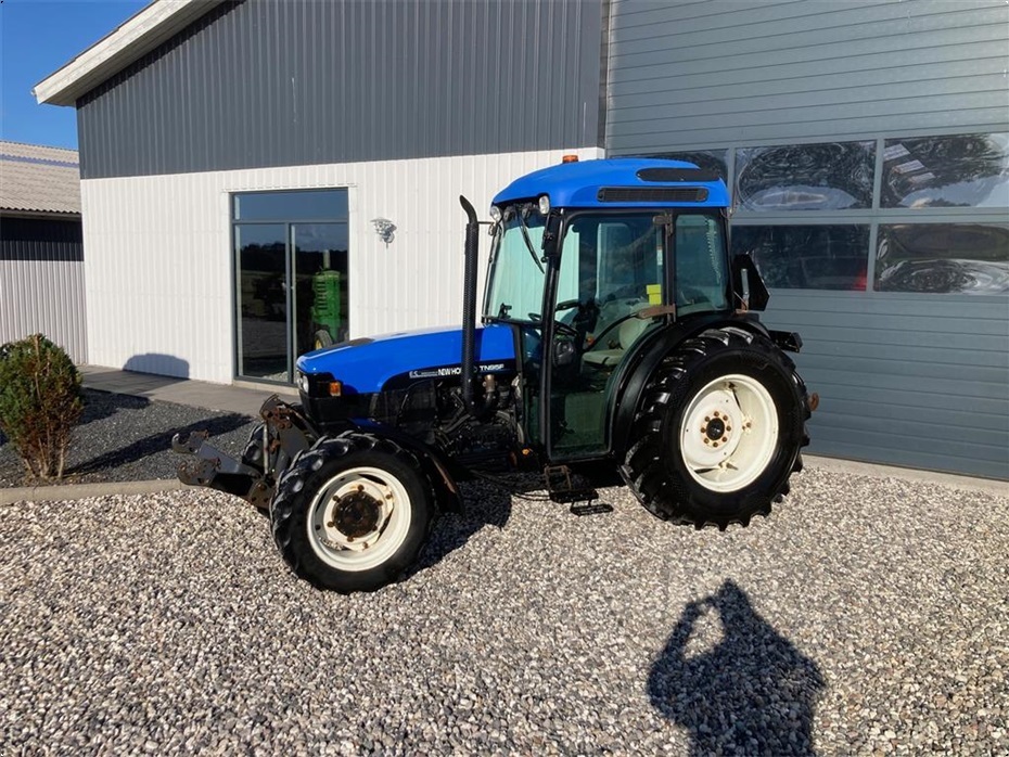 New Holland TN95F - Traktorer - Kompakt traktorer - 1